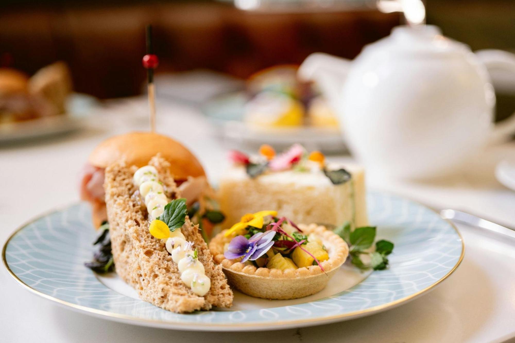 The Ritz-carlton,