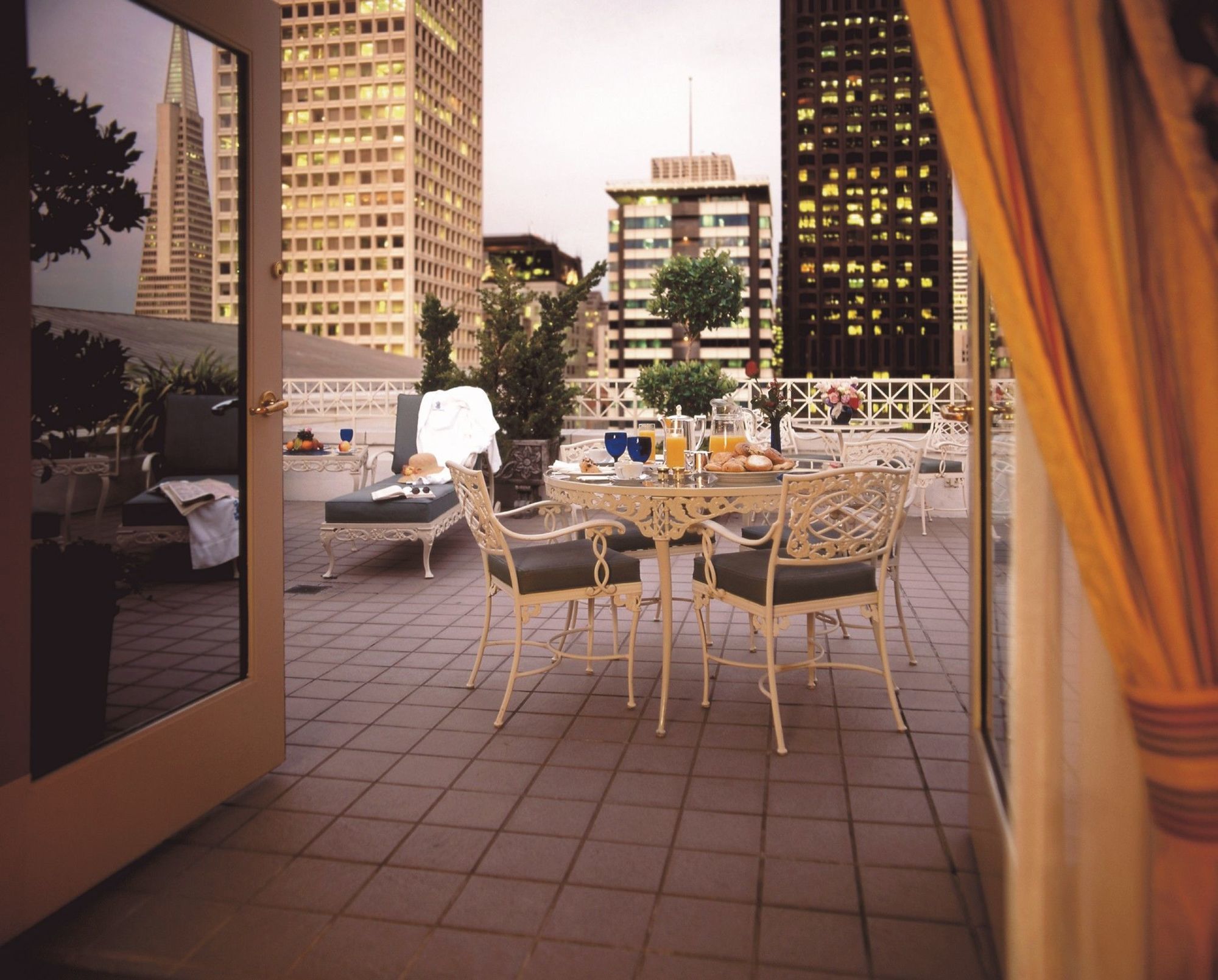 Hotel The Ritz-carlton, 5*